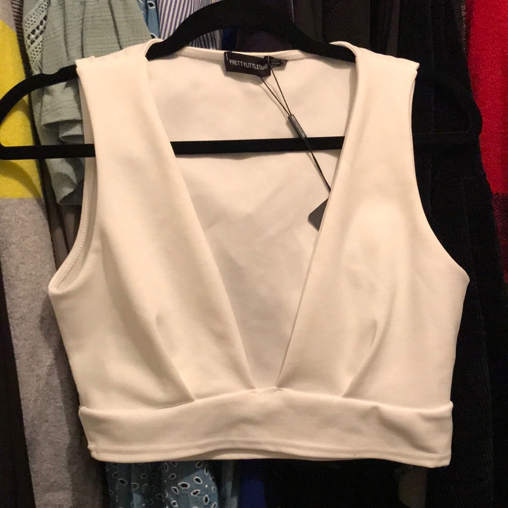 White V neck and chest crop top